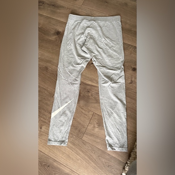 Nike Woman’s Gray Leggings - Picture 2 of 7